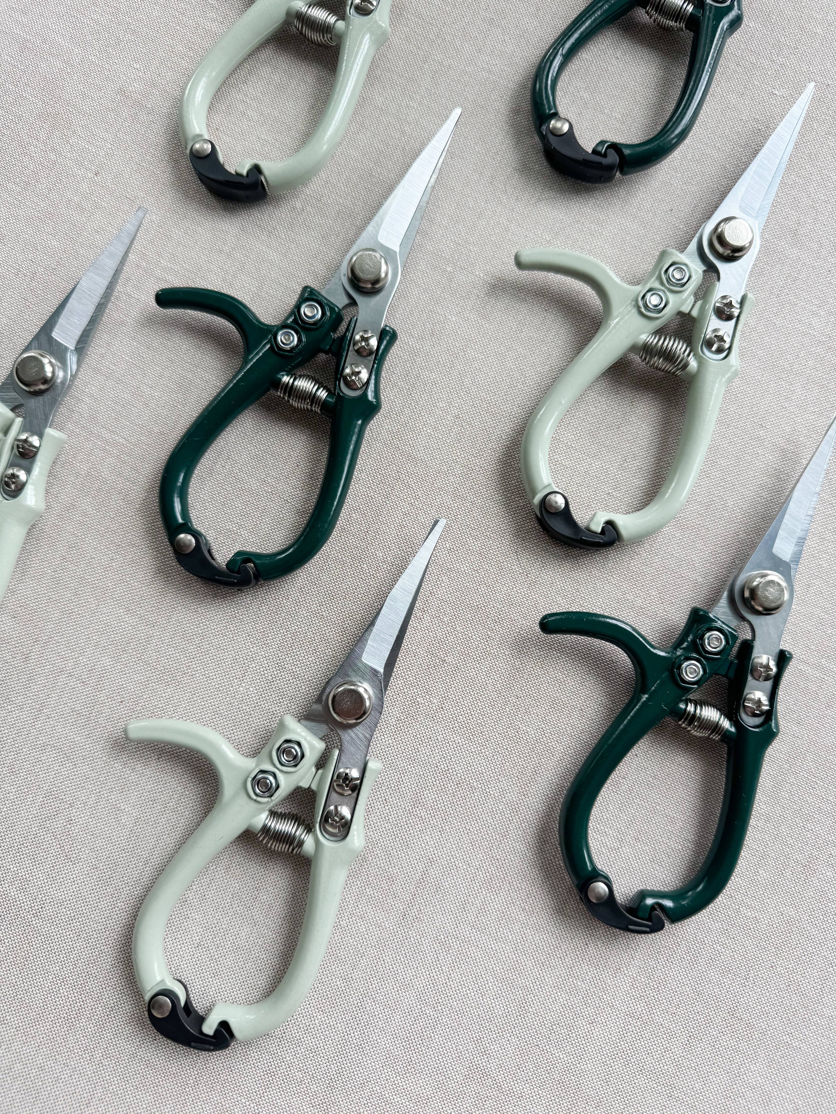 Mini Precision Pointed Shear | Moss Green